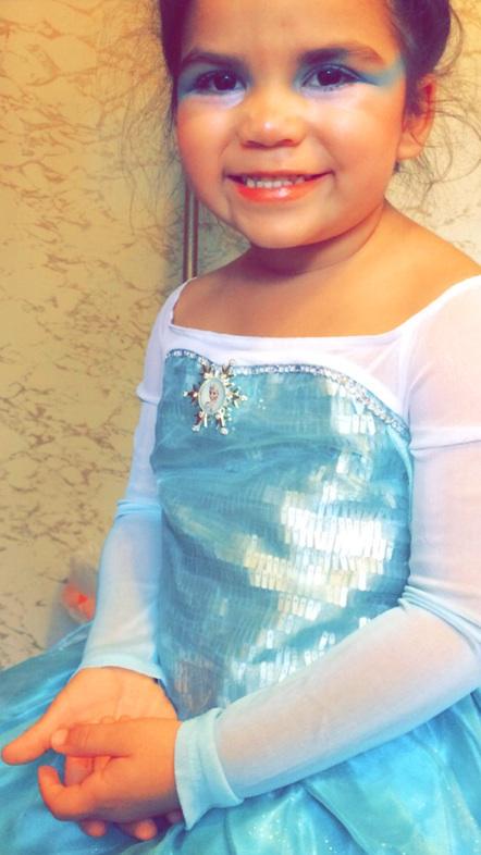 LetiiSoLovely's tweet photo. 💙#DisneyFrozenatTarget #sweeps ❄️⛄️👑👸💜 #myprincessElsa http://t.co/1EyYZKqhU8