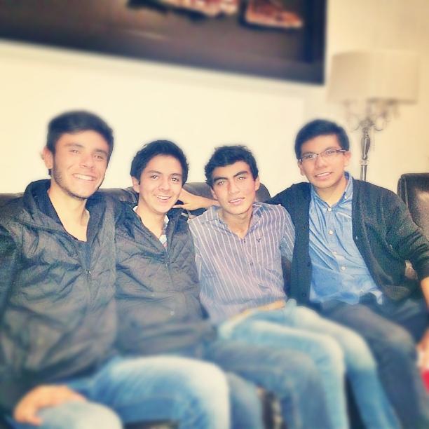 QuiqueRivera14's tweet photo. Buena noche  #peda #amigos #secu #queserepita ❤😁👍 http://t.co/djQ8K8jN0s