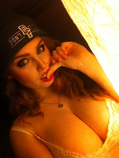 "@DJZeeti twitpic a selfie wearing a beanie" http://t.co/gGZeMSZmAu<a class="tags" target="_blank" title="On Twitter" href="/?out=eyJ0eXAiOiJKV1QiLCJhbGciOiJIUzUxMiJ9.eyJpYXQiOjE3MjM1OTg2MDYsImlzcyI6InR3cG9ybnN0YXJzLmNvbSIsIm5iZiI6MTcyMzU5ODYwNiwiZXhwIjoxNzU1MTM0NjA2LCJyZWRpcmVjdF91cmwiOiJodHRwczovL3R3aXR0ZXIuY29tL0RKWmVldGkifQ.ntwQAKTYX-59T78o8ytOZN72nN9ND0fj3S0nHeFLgqBg8fXpSQVnVqs7kHihybSPya1OpyqRfEfvEFZQKJgfHw">@DJZeeti</a><a href="/tag/kotr"class="tags"><span>#kotr</span></a>