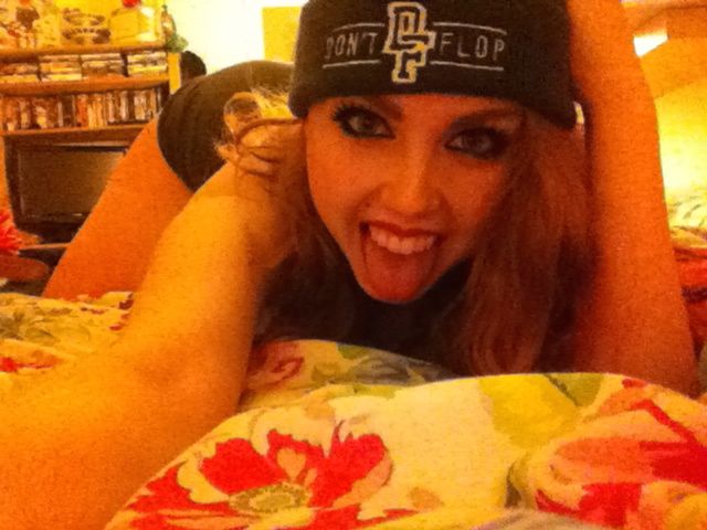 "@DJZeeti twitpic a selfie wearing a beanie" http://t.co/gGZeMSZmAu<a class="tags" target="_blank" title="On Twitter" href="/?out=eyJ0eXAiOiJKV1QiLCJhbGciOiJIUzUxMiJ9.eyJpYXQiOjE3MjM1OTg2MDYsImlzcyI6InR3cG9ybnN0YXJzLmNvbSIsIm5iZiI6MTcyMzU5ODYwNiwiZXhwIjoxNzU1MTM0NjA2LCJyZWRpcmVjdF91cmwiOiJodHRwczovL3R3aXR0ZXIuY29tL0RKWmVldGkifQ.ntwQAKTYX-59T78o8ytOZN72nN9ND0fj3S0nHeFLgqBg8fXpSQVnVqs7kHihybSPya1OpyqRfEfvEFZQKJgfHw">@DJZeeti</a><a href="/tag/kotr"class="tags"><span>#kotr</span></a>