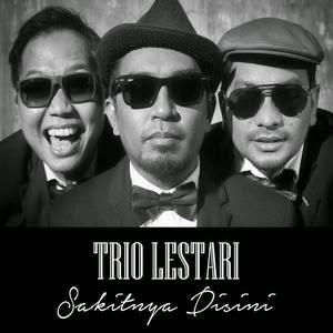 GalauBppn's tweet photo. pagi yang lagi otw dijln. Pake jas hujan  yh? #NowPlaying @TrioLestari With Sakitnya Disini http://t.co/9qhrW9fNpv