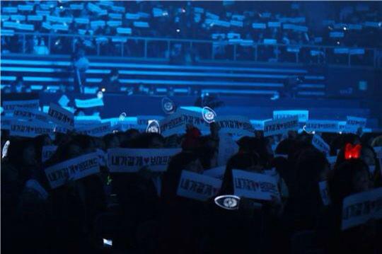 BOYF_FANUNION's tweet photo. 첫번째 콘서트 피켓이벤트 참여해주셔서 감사합니다^_^ 앞으로도 보이프렌드와 함께해요♥ http://t.co/cXu955lMb5
