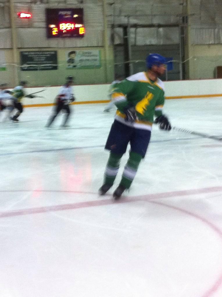 pilmenhky's tweet photo. Pilmen may have lost the 1st game with the new jerseys(6-4), but boy did they look good! #pilmen #hockey http://t.co/fEnHnFursW