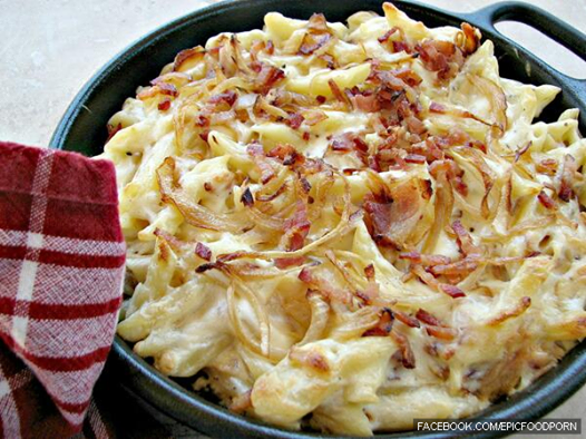 FoodPornAww's tweet photo. Bacon and Onion Mac &amp; Cheese http://t.co/YLrISYwcwI