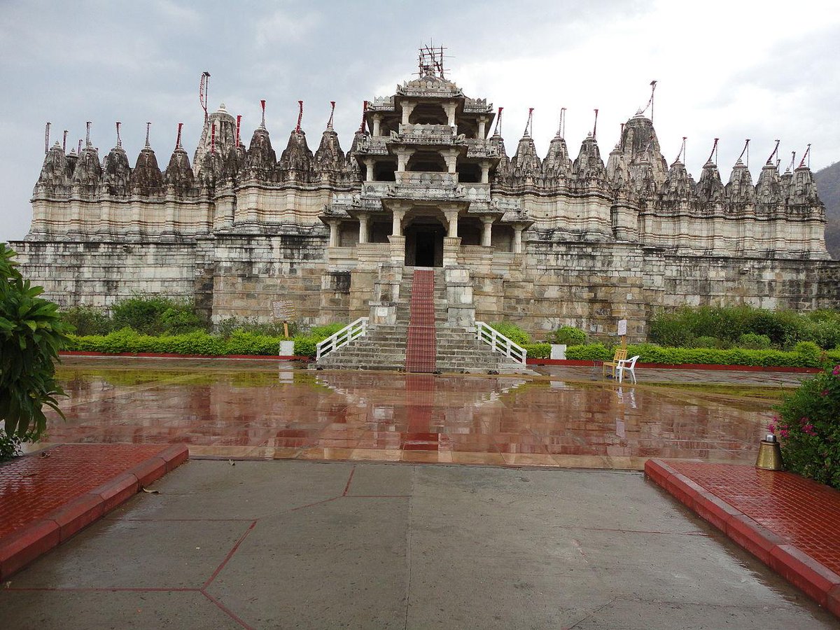 JainismOrg's tweet photo. #jaintemple
Ranakpur is a village located in Desuri tehsil near Sadri town in the Pali district of Rajasthan, india. http://t.co/dTCWVi7YJX