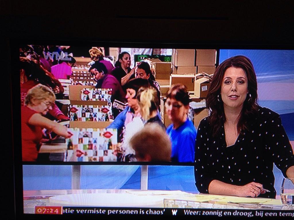 Vanmorgen live op npo1 <a href="/Kerst_Makro/">Makro Kerstpakketten</a> inpakken van 1,4 miljoen kerstpakketten is al begonnen in <a href="/duiven/">bep duiven</a> #wnl