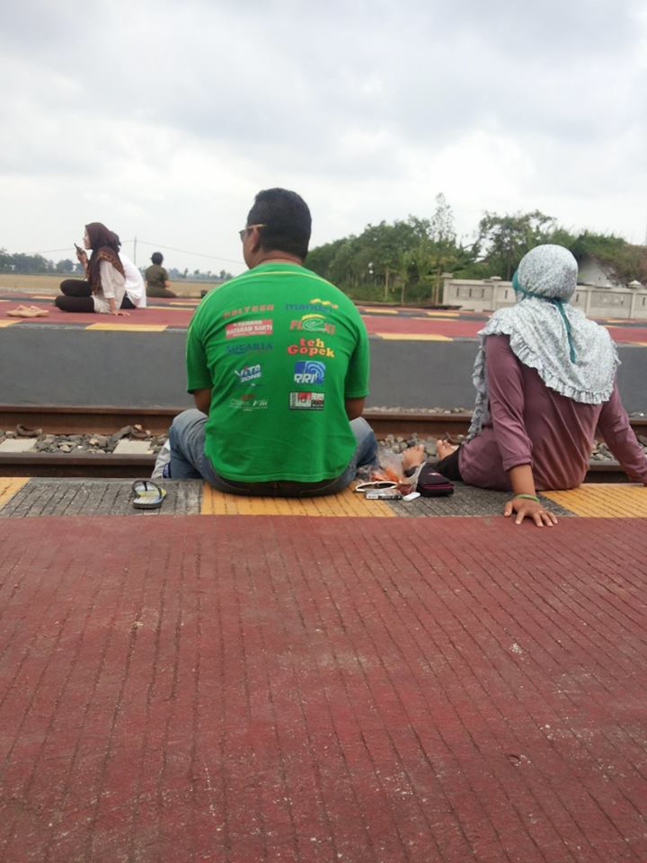 INA_Traveler's tweet photo. suasana di stasiun kaliwungu pada sore hari tak pernah sepib http://t.co/ixQqvOBCmG