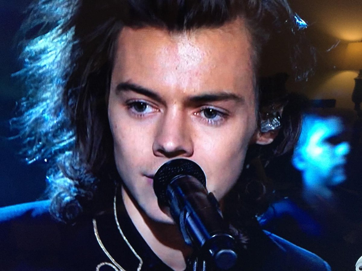 Cosmopolitan's tweet photo. Your new phone background #AMAs http://t.co/C3y6zzA5oV