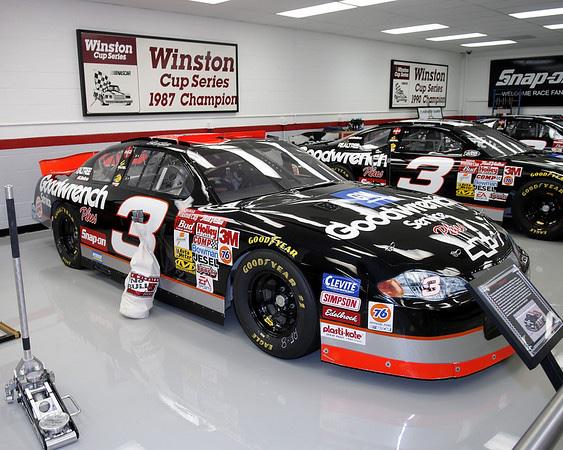 RyanOstrander_8's tweet photo. I miss the Winston No Bull 5 paint schemes!! They were badass #NASCAR #LovedThem #NoBull5 http://t.co/q1C2lx3hnQ