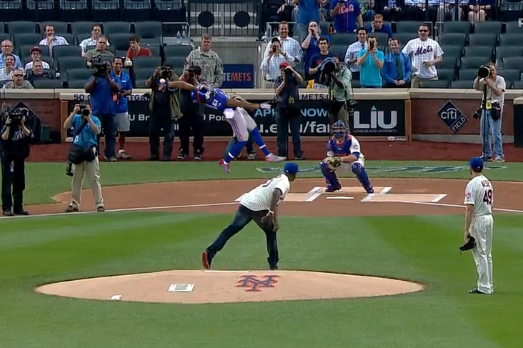 B3LN0zjIAAAvYV4.png:large