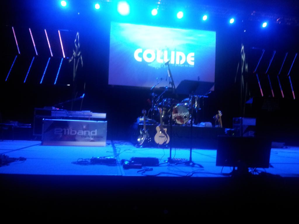 b3d3b30a1e774a9's tweet image. Band211 was sssoooooo soooo AMAZING!! #CollideNe