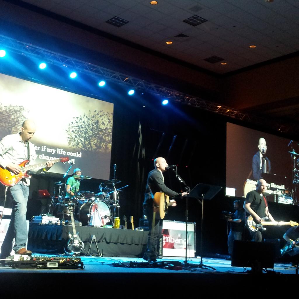 b3d3b30a1e774a9's tweet image. Band211 was sssoooooo soooo AMAZING!! #CollideNe