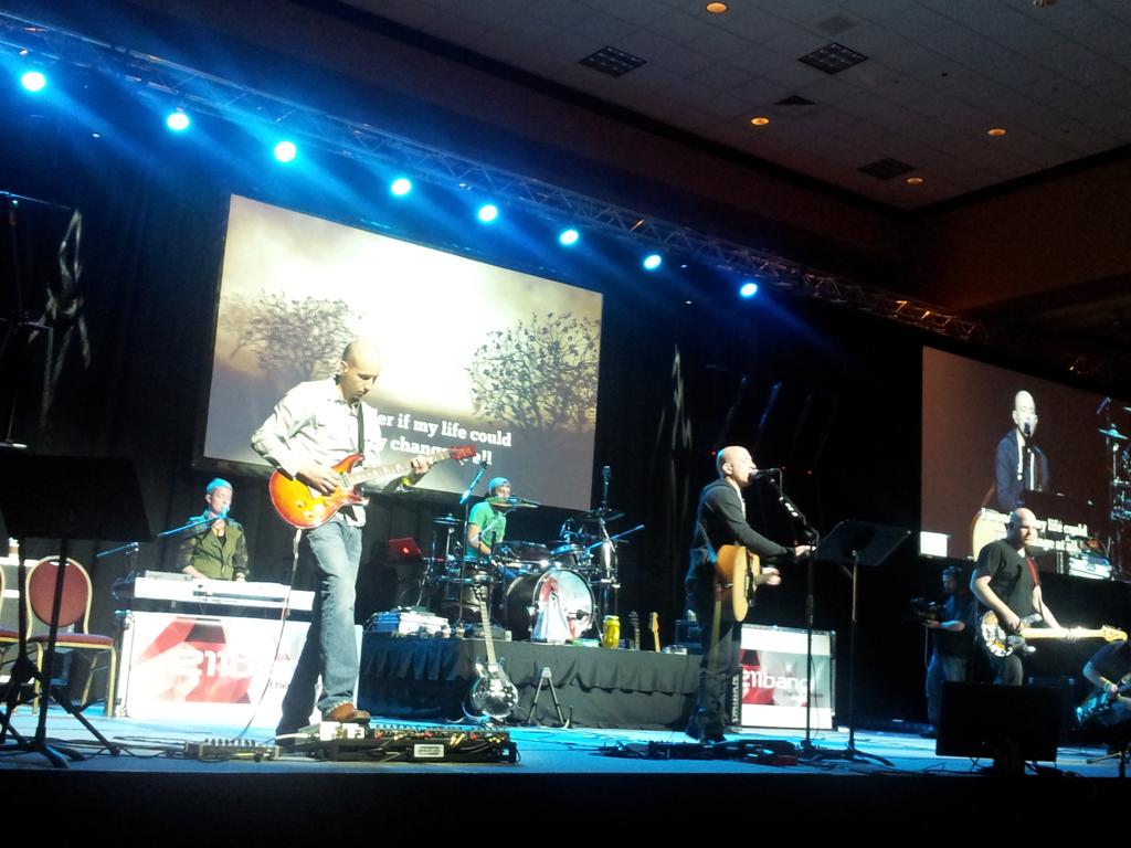 b3d3b30a1e774a9's tweet image. Band211 was sssoooooo soooo AMAZING!! #CollideNe