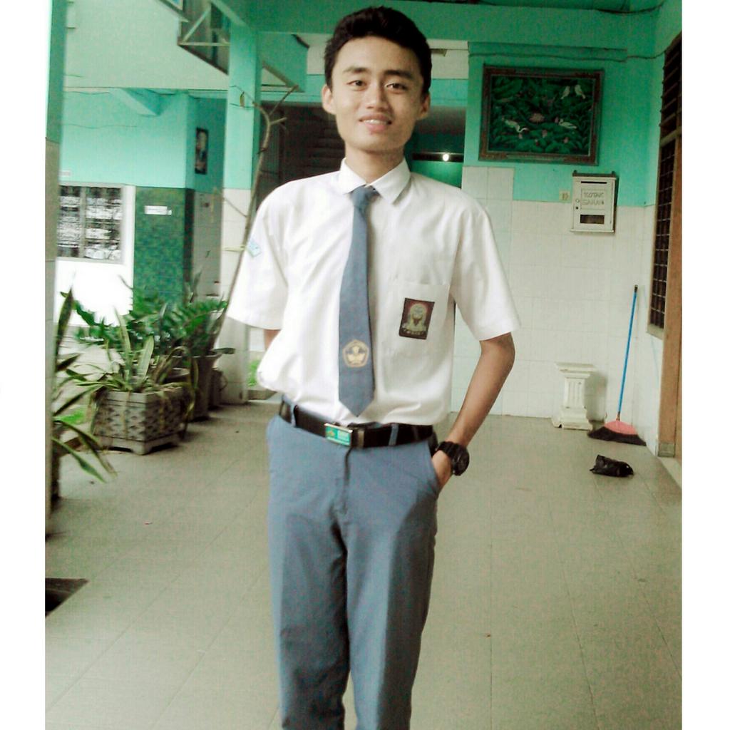 ChafidzC's tweet photo. Monday = MoneyDay, not MonsterDay http://t.co/uAPqwS1ArD