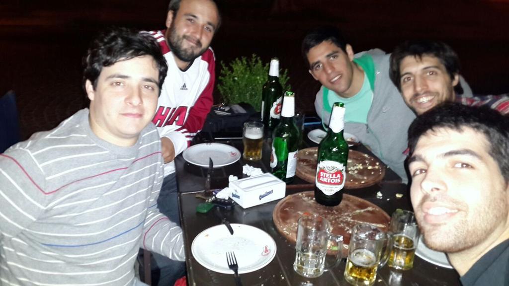 Juanyuv's tweet photo. Con la banda en #GorII. Que lindo que es ganar. Vamos @uv_lp... @Juaniuv @Manauv @StevenUV @javauv http://t.co/qGuEWQMnv8
