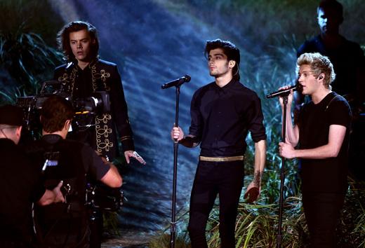 AMAs's tweet image. #Directioners, do you have #NightChanges on repeat now? #AMAs