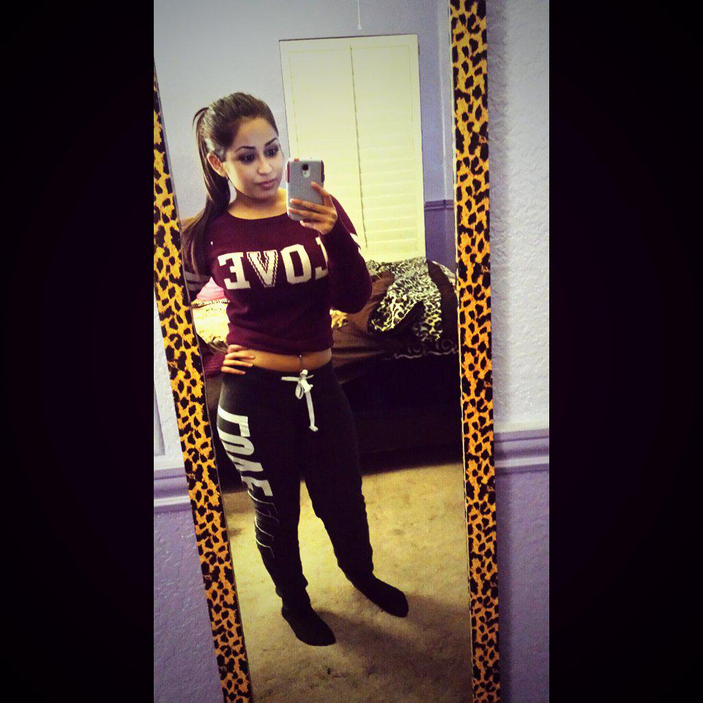 DollyBitch's tweet photo. So Bored without bae 😩 http://t.co/10xJ8jKSxA