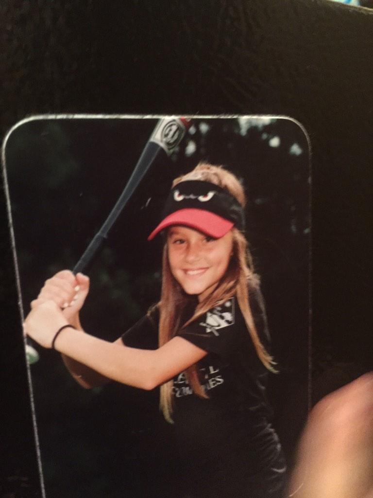 Richardkim_3's tweet photo. she play softball too brah😂😈#dathead @PaytonProcopio http://t.co/EW3WbiLKQU