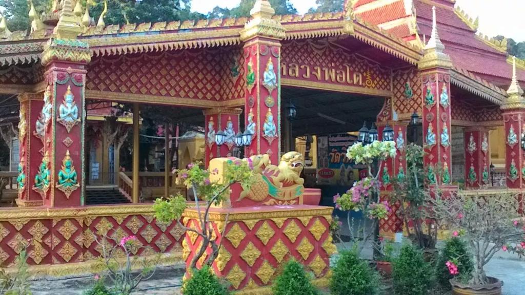 santinant87's tweet photo. @go2Thailand  เชิญท่องเที่ยวเชิงพุทธ ณ วัดวิหารทองกราบนมัสการหลวงพ่อโต วาจาสิทธิ์  สะพานแขวนแห่งแรกของลุ่ม แม่น้ำน้อย http://t.co/N0LEej93GM