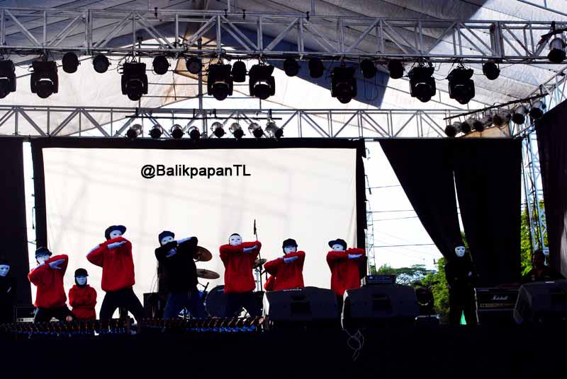 BalikpapanTL's tweet photo. #TLFoto @WobCruise23 perform @PekanRayaBpn #PRB2014 http://t.co/7U2cgD8wUl