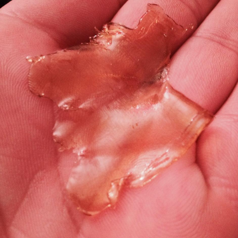GanjaLiving's tweet photo. This oil is so clear ! #DabLife #DabCity http://t.co/VmTVCguQaV