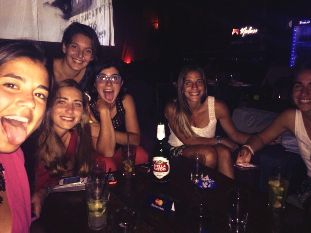 solagaly's tweet photo. Noche de #lapesada93 @MumiBustos @valulevy @RochSanguinetti @laclawacho @belumoral falta @mjcedres negrita lion! http://t.co/QnG4J0Fmwp