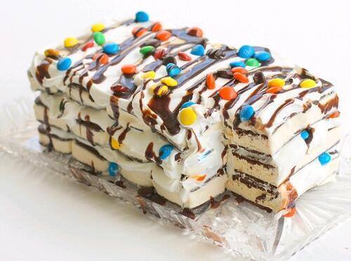 FoodPornAww's tweet photo. Ice Cream Sandwich Cake http://t.co/GddSuNL4r1
