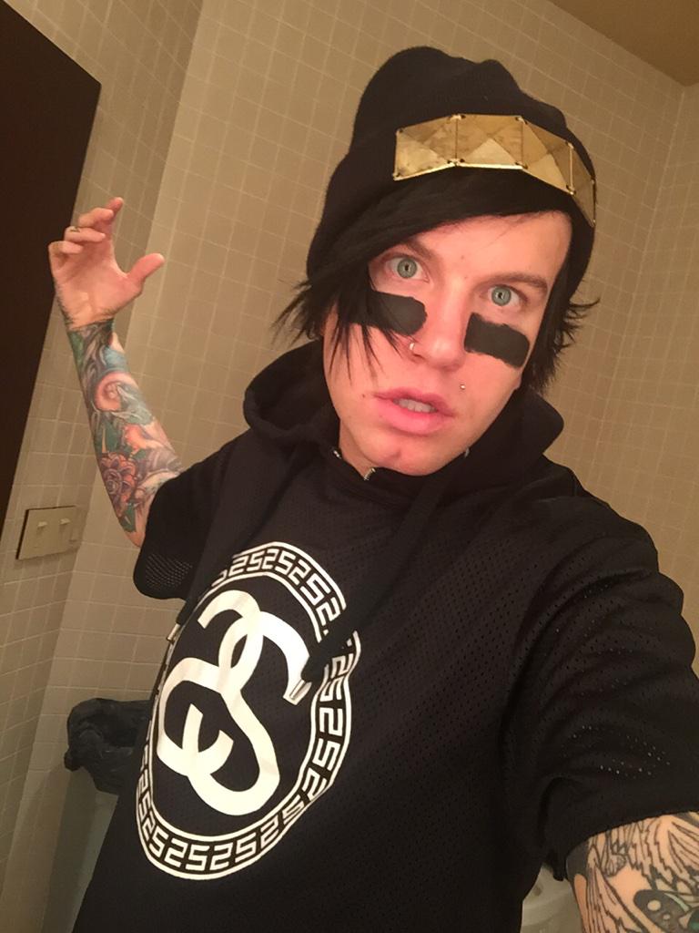 FRONZ1LLA's tweet image. OUR NEW ALBUM IS FINALLY RELEASED, CLICK THIS MOTHERFUCKIN LINK &amp;amp; RETWEET OR ELSE YOU SUCK! geni.us/attila