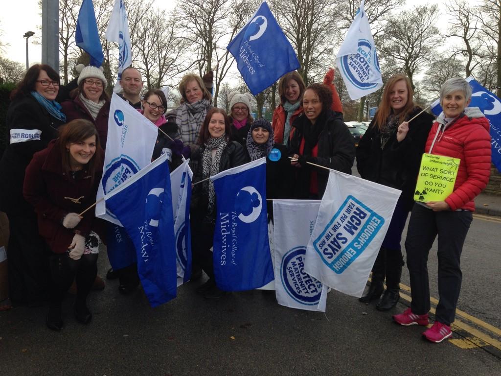 JacqueGerrard's tweet photo. @MidwivesRCM @CathyWRCM @jonskewes- atmosphere is positively bubbling as we near the end of 4hr stoppage #NHSFairpay http://t.co/XUcJaOWotQ
