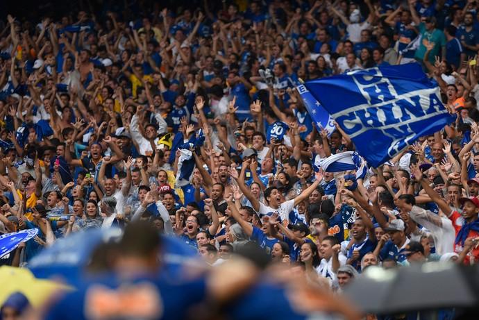 CliquenaTorcida's tweet photo. #CRUZEIRO #CAMPEÃO !! #Torcida em festa pelo #Brasil !! #Brasileirão #Futebol #Raposa Foto: Douglas Magno(GE) http://t.co/eBmCup2mxj
