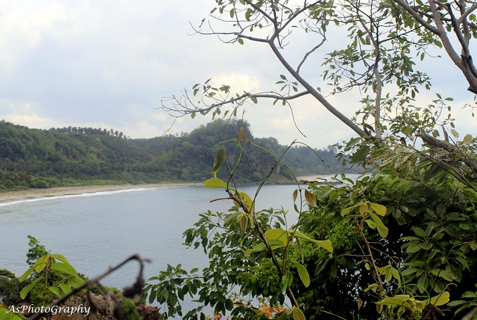 masandri94's tweet image. @bandarlampung #TelukNipah, diliat dari atas bukit :) . sungguh kaya keindahan alam lampung yg kita miliki saatini :)