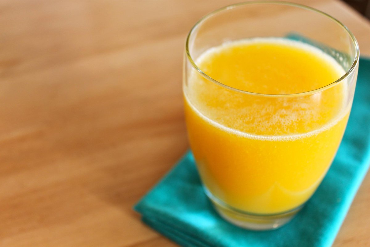 Апельсиновый сок на завтрак. Апельсиновый сок. Цитрусовый сок. Стакан апельсинового сока. Сок манго.