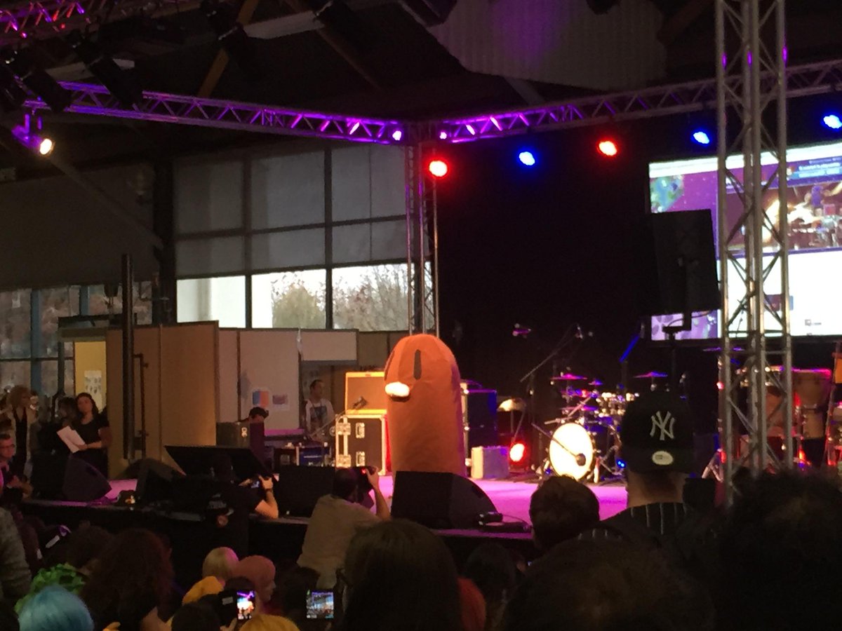 GCLMakeItGreen's tweet photo. On Saturday, we were at the #artToPlay where we tested the #occulusRift and saw the 501st legion from #starWars! http://t.co/FV84uHEjJX