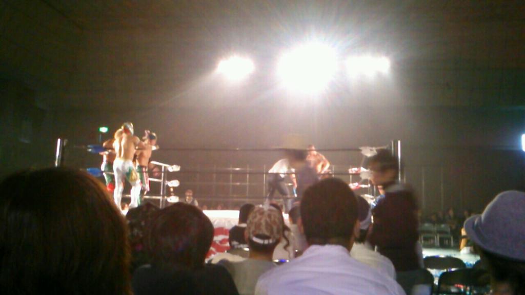 19921112y's tweet photo. プロレス観戦なう！(笑) 
久々やけど楽し～♡ http://t.co/QxIiE1g99a
