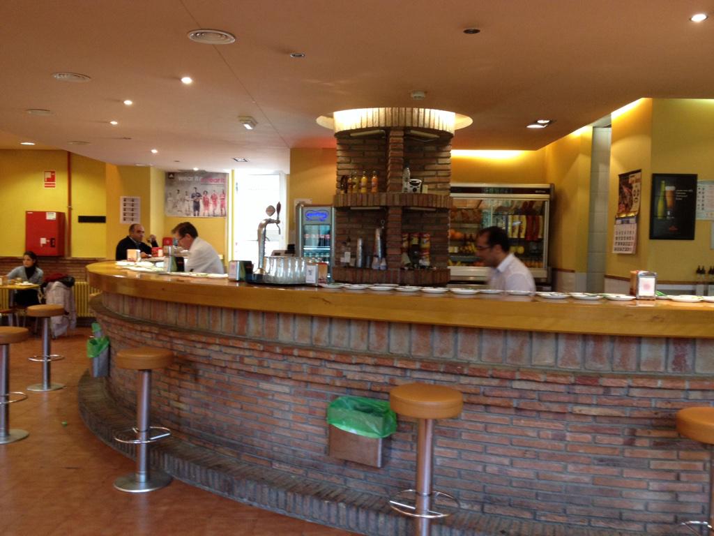 cafeteria_etsie's tweet photo. Y comenzamos otra semana mas... Vente y disfruta de los tercios mas baratos de granada!! http://t.co/G8OdYjJVz2