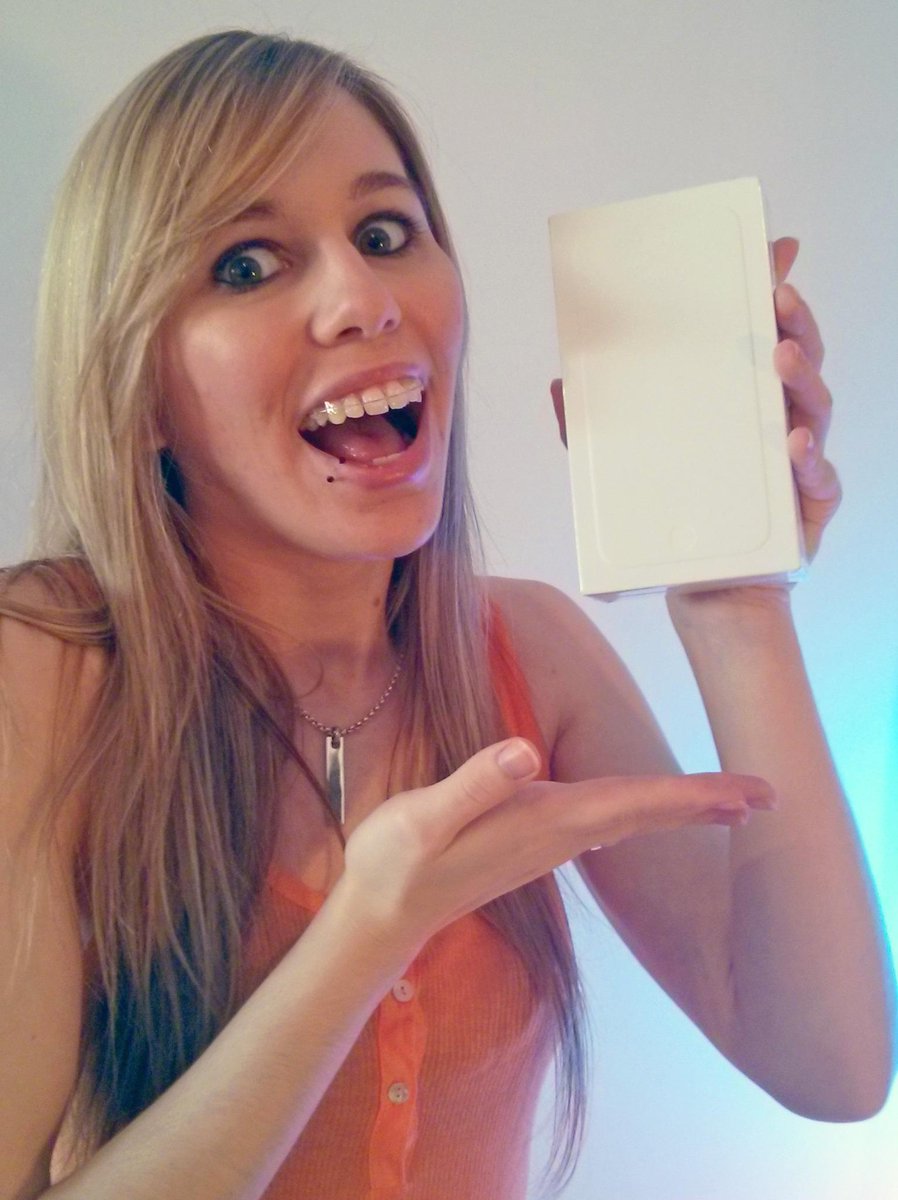 Dangelisa's tweet photo. Wiiiiiiiiiiiii llegó mi Iphone 6 de #SuperMirada
¡¡ Muchas gracias @grefusa !!
Y gracias también a los Youtubers! ^.^ http://t.co/kBGUde29Ux