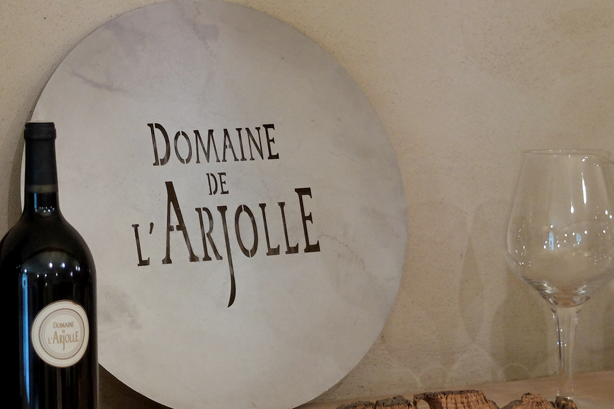 lawineista's tweet photo. Bienvenue chez les Arjollains http://t.co/PnWtRF7rYI @Arjolle @VinsPaysdOcIGP #CôtesDeThongue #wine #winelover http://t.co/WeowbAYLY1