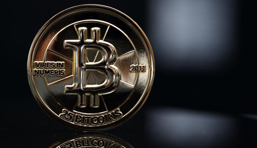 AMTminers's tweet photo. Why banks fear Bitcoin: http://t.co/jmSKhJbbFN http://t.co/VTk3SsChXx