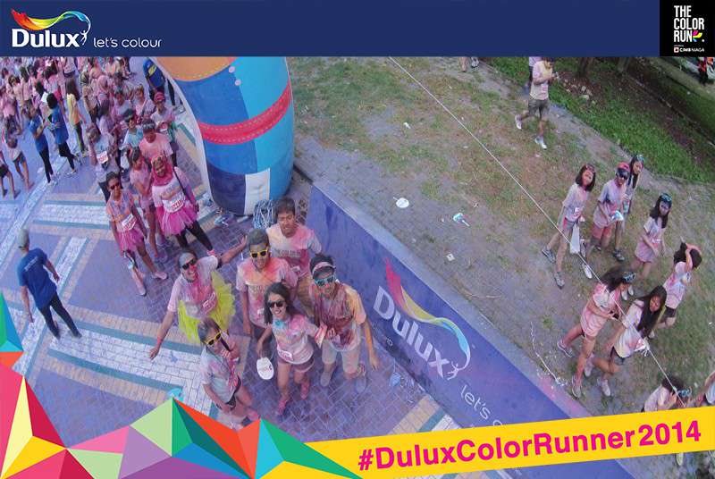 DuluxCR07's tweet photo. Tweet foto ini ke @LetsColourID menangkan Smartwatch Pebble http://t.co/wgy4Tj5R6L @cindy_valentine #DuluxColorRunner http://t.co/Rv8MyBM7Ac