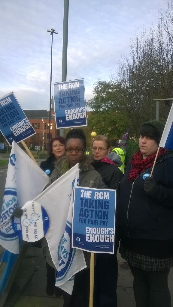 LynneGalvin's tweet photo. .@nazwifee @MidwivesRCM @juniordrumkit well done Leeds #NHSpay #fairpayformidwives http://t.co/u8WjkBmHe1