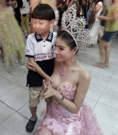 Memes4U_com's tweet photo. Like a boss ! Grab it ! http://t.co/NeBdHTTbXK #memes #boob #tits http://t.co/h5npkh1KKG