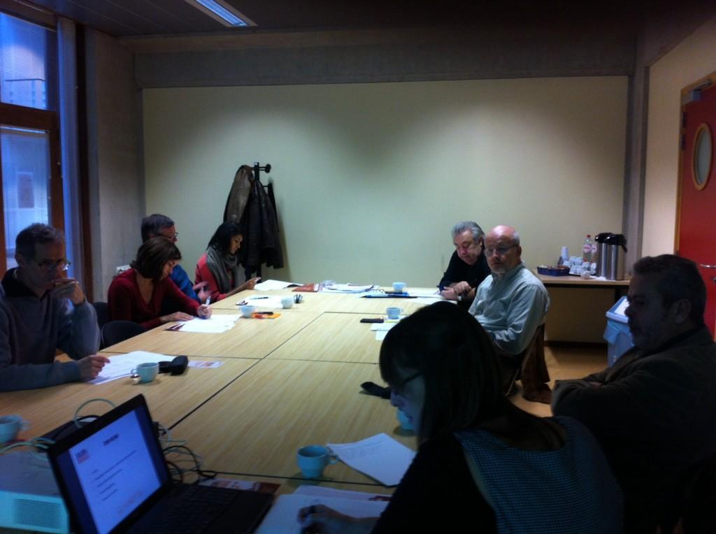 CDCult's tweet image. Réunion avec les exposants pour la préparation du salon des #MAAM #namur #medias #alternatives