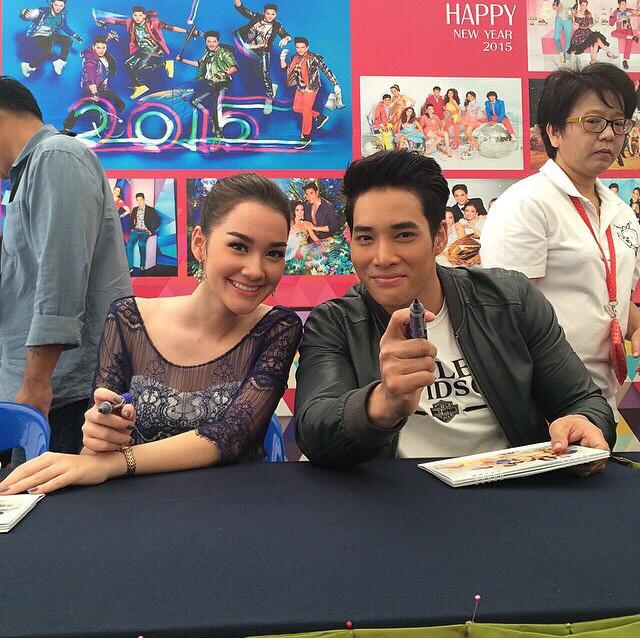เซ็นปฏิทินช่องสามค่ะะ :ขอบคุณเจ้าของรูปทุกรูปนะคะ