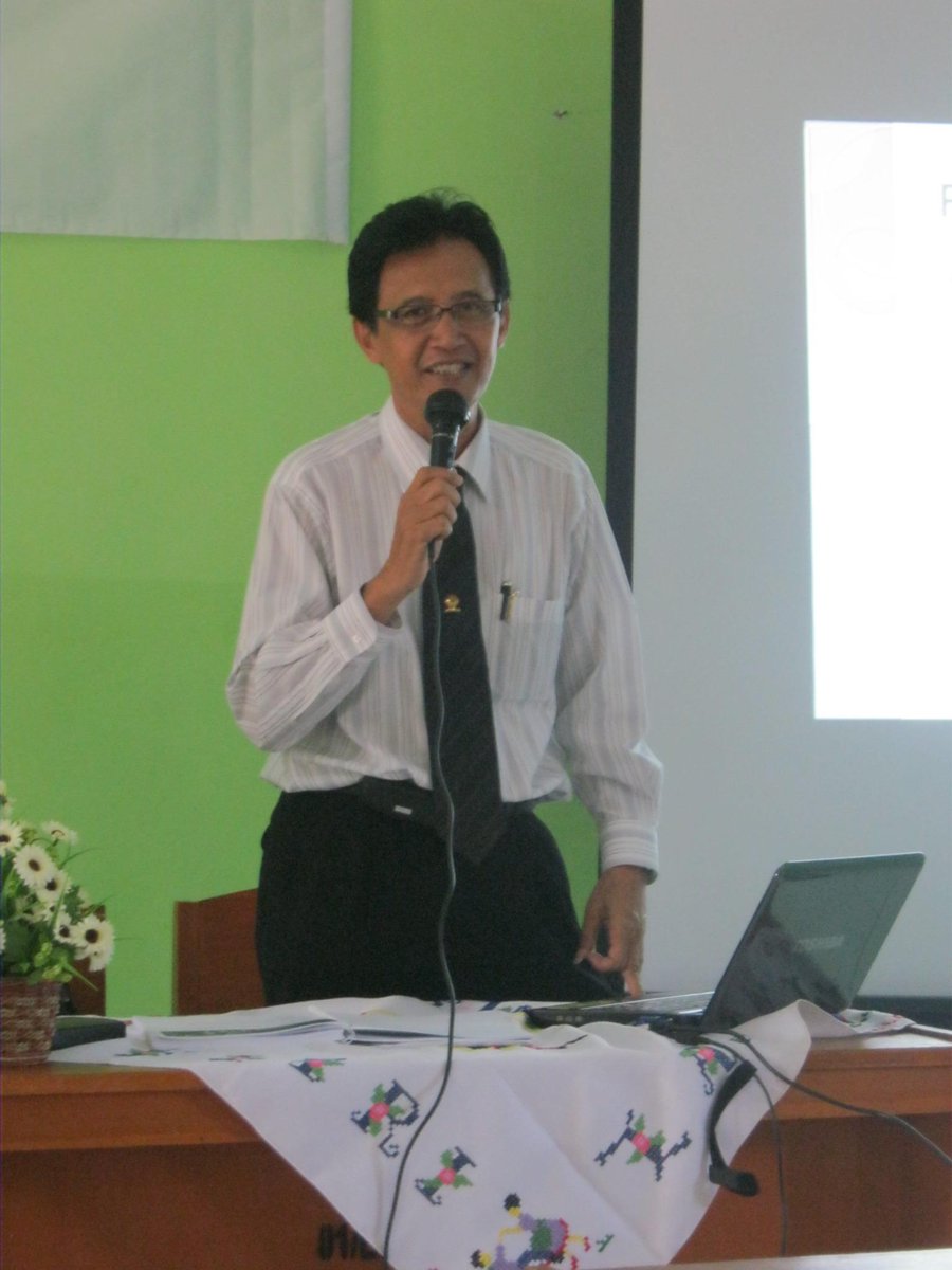 KakKisno's tweet photo. Hkkt Pnddkn bkn hny mndptkn ijzh &amp; glr, nmn u/ mljtkn ptns dr agr + brmkn bg smbngsh prdbn.  (Brsm DR.H.DARSONO,M.PD) http://t.co/4DHCXrnCfa