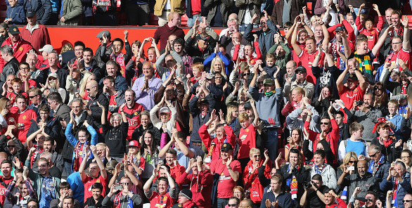 BBCSport's tweet photo. Nosier than the neighbours... Man Utd lead the way in the @premierleague noise stakes: http://t.co/sNmYsK56wV http://t.co/iEiodt0Dsb