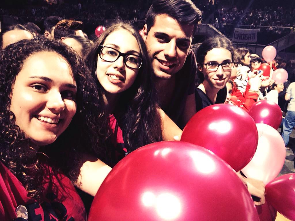DiiaandraaCC's tweet photo. Esas miradas complices durante el concierto cn @MrXtiann_ y @SorayaaLove no las olvidaré nunca. Mil gracias por todo! http://t.co/bOd8lXngfv