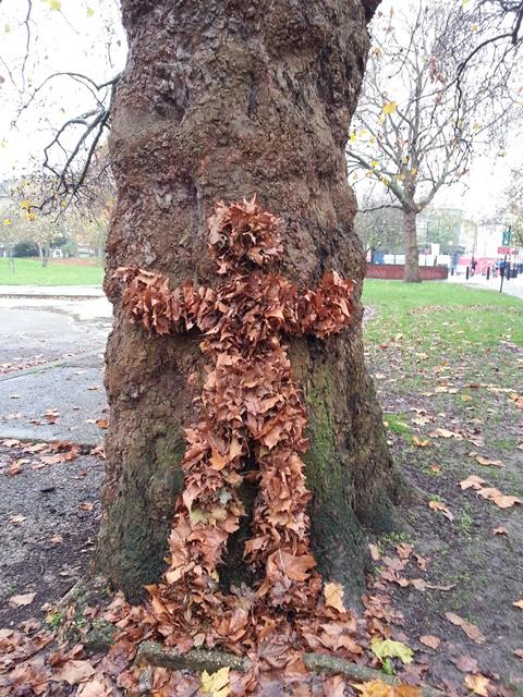 AncientTreesATF's tweet photo. Spotted this lovely tree hugger and plane tree in Hackney at the weekend... http://t.co/GJcnU1EoL0
