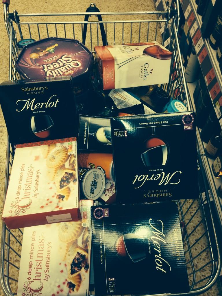 ToniWilliams21's tweet photo. Starting to feel alot like christmas 😄🙈🙊🎅🎄🎁  @amiweston85 http://t.co/gT0PQ24zmh