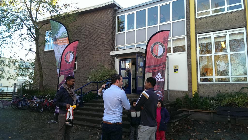 daltonoverschie's tweet photo. Jaja, @JpBoetius bij ons op school ! Feyenoord Schoolweek. @OverschieSG @FeyenoordFound @FeySoccerSchool http://t.co/q57ctIteAK