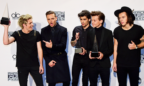 DireMystery's tweet photo. RT FOR THE BOYS @ #AMAs2013
RT FOR THE BOYS @ #AMAs2014
RT IF U VOTED FOR THEM.!
#MTVStars One Direction http://t.co/4n7Rmn7uhG